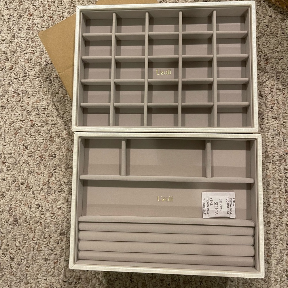 Amazon Jewelry Organizer in Cream and Tan